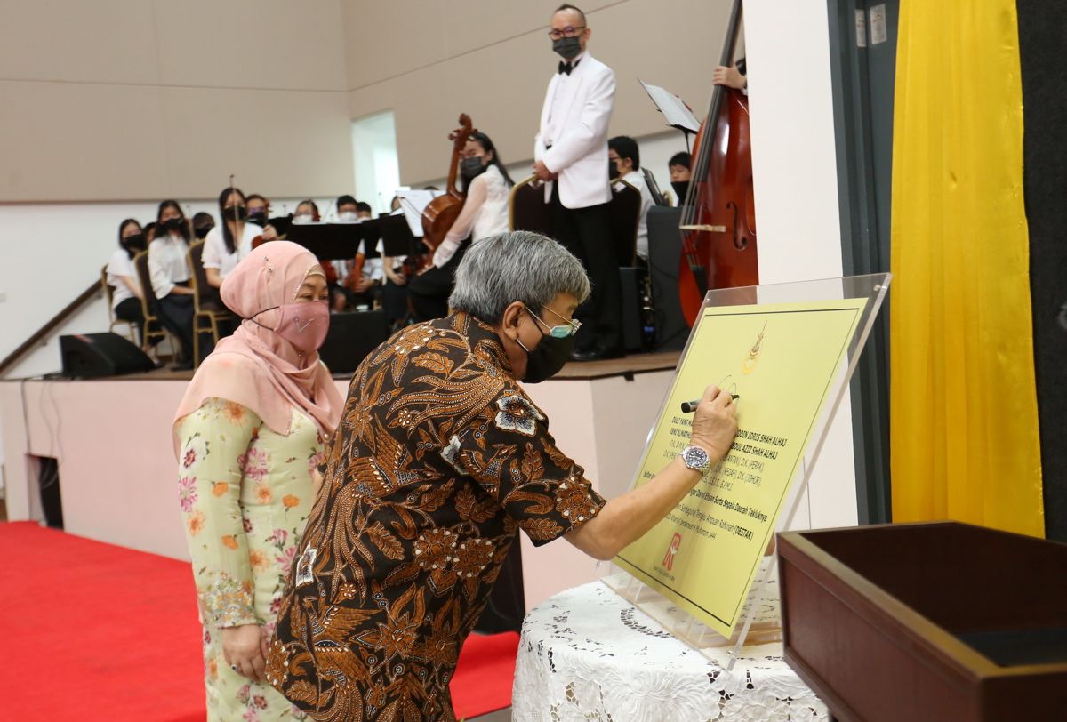 Selangor Sultan officiates Destar multipurpose hall in Subang Jaya