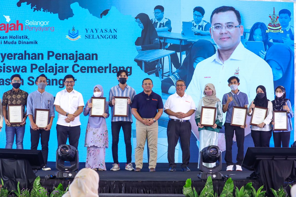 RM500,000 செலவில் 21 மாணவர்கள் கல்விக்கான முழுச் செலவையும் பெற்றனர் - எம்பி