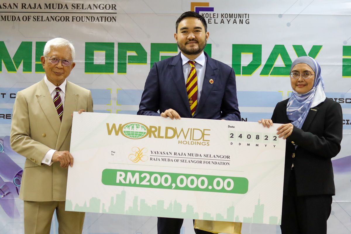 வேல்ட்வைட் ஹோல்டிங்ஸ் யாயாசான் ராஜா மூடா சிலாங்கூருக்கு RM200,000 நன்கொடை அளித்தது