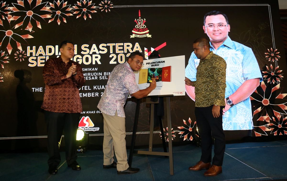 文学创作须与时并进 大臣：见证历史演变