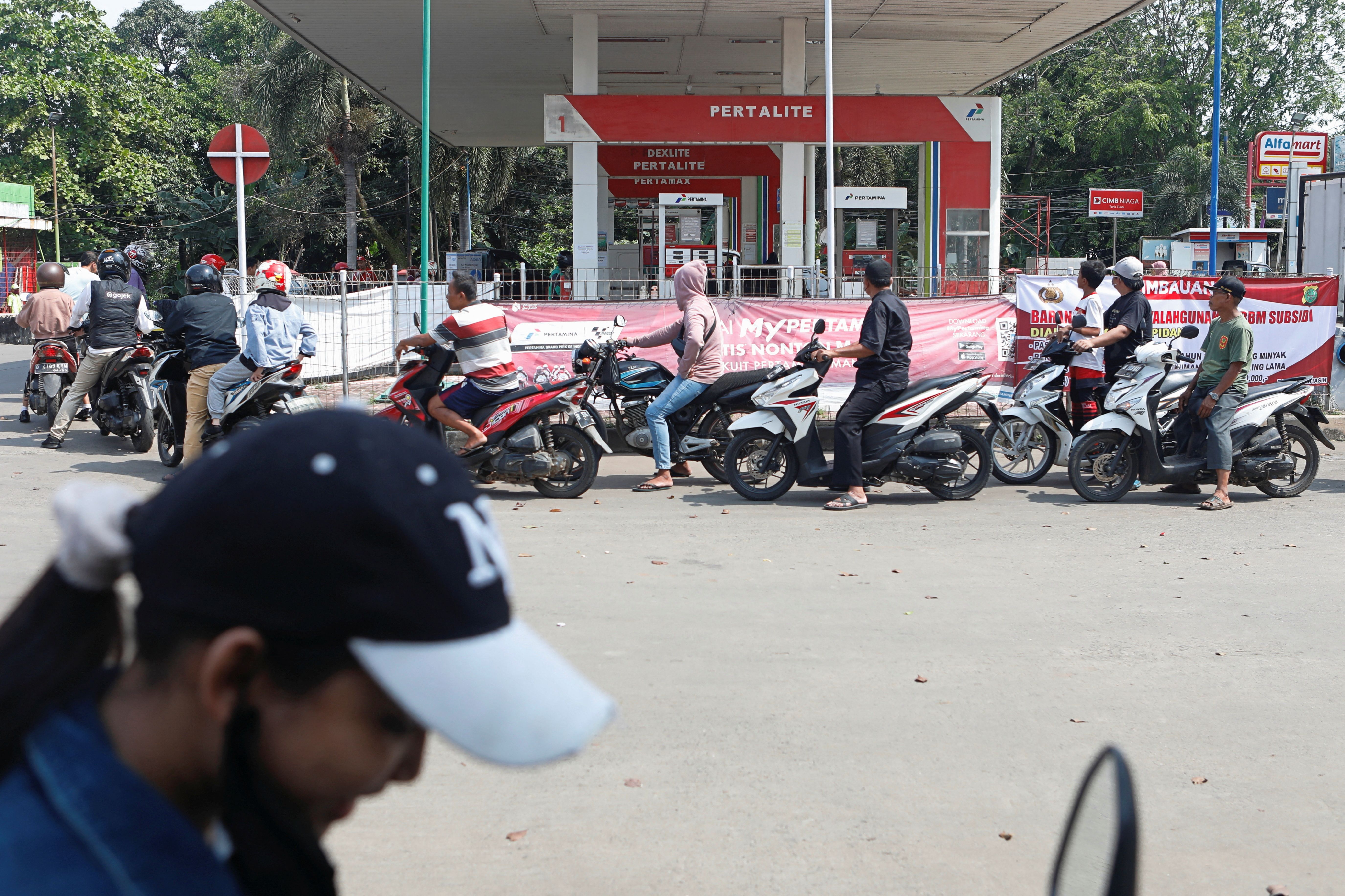 Indonesia to ban sale of RON-88 , RON-89 petrol next year
