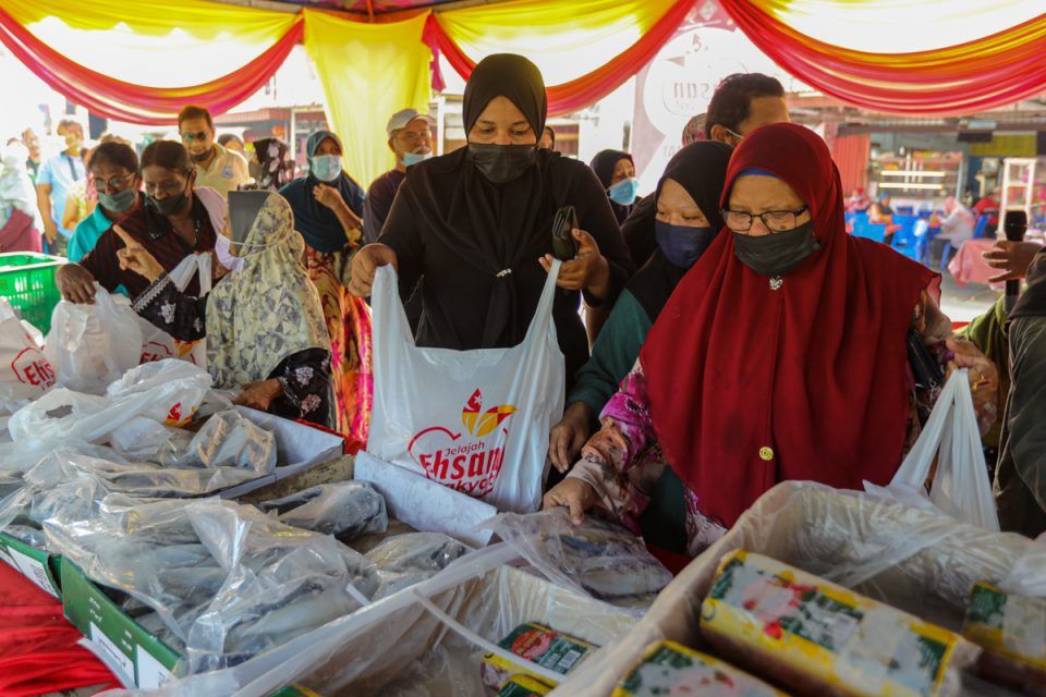 மலிவு விற்பனை வழி ஆயிரக்கணக்கானோர் பயன்- செலவுகளைக் குறைப்பதில் பேருதவி