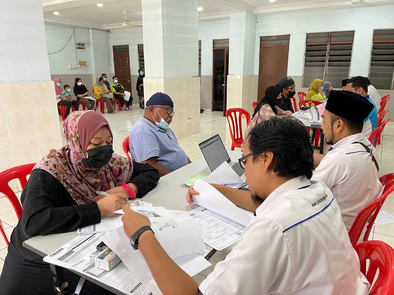 LZS turun padang jejak keluarga susah, daftar penerima zakat