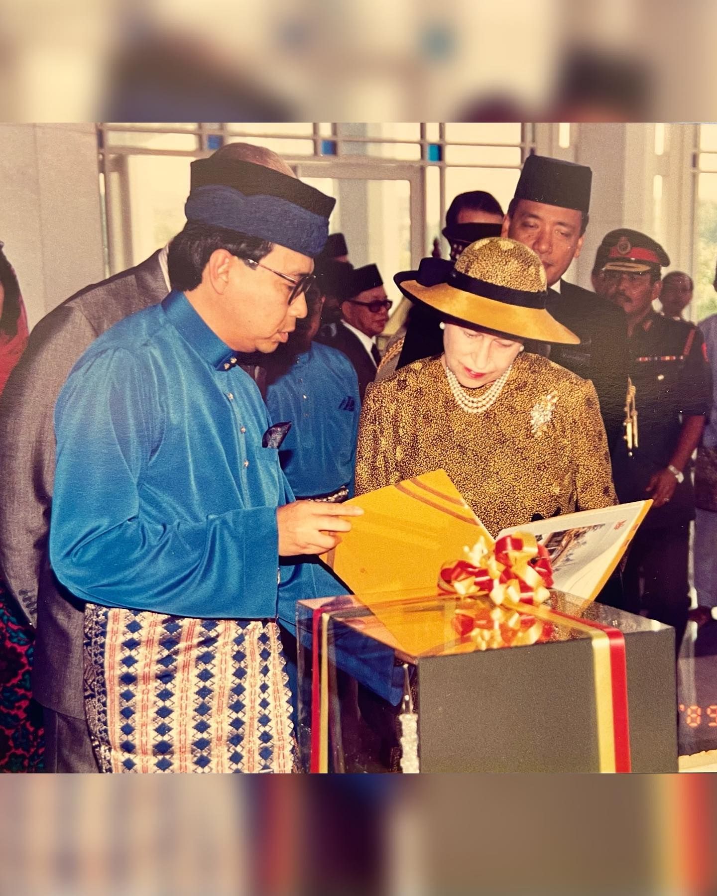 英女王驾崩：雪苏丹伉俪发文哀悼