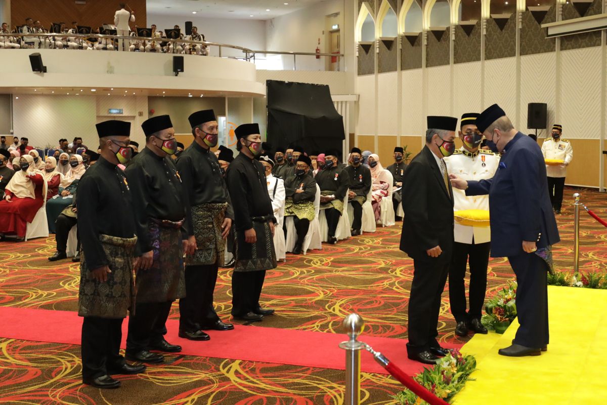 187 individu dari Petaling, Klang terima pingat kebesaran Sultan Selangor