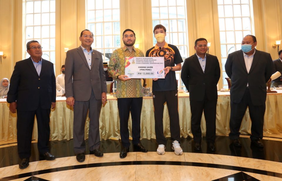 Selangor athletes who contributed medals in SEA Games, Commonwealth Games receive nearly RM100,000