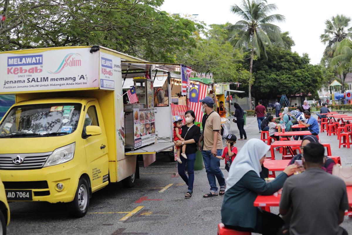 Jualan kendera saji ketika sambutan merdeka jana pendapatan
