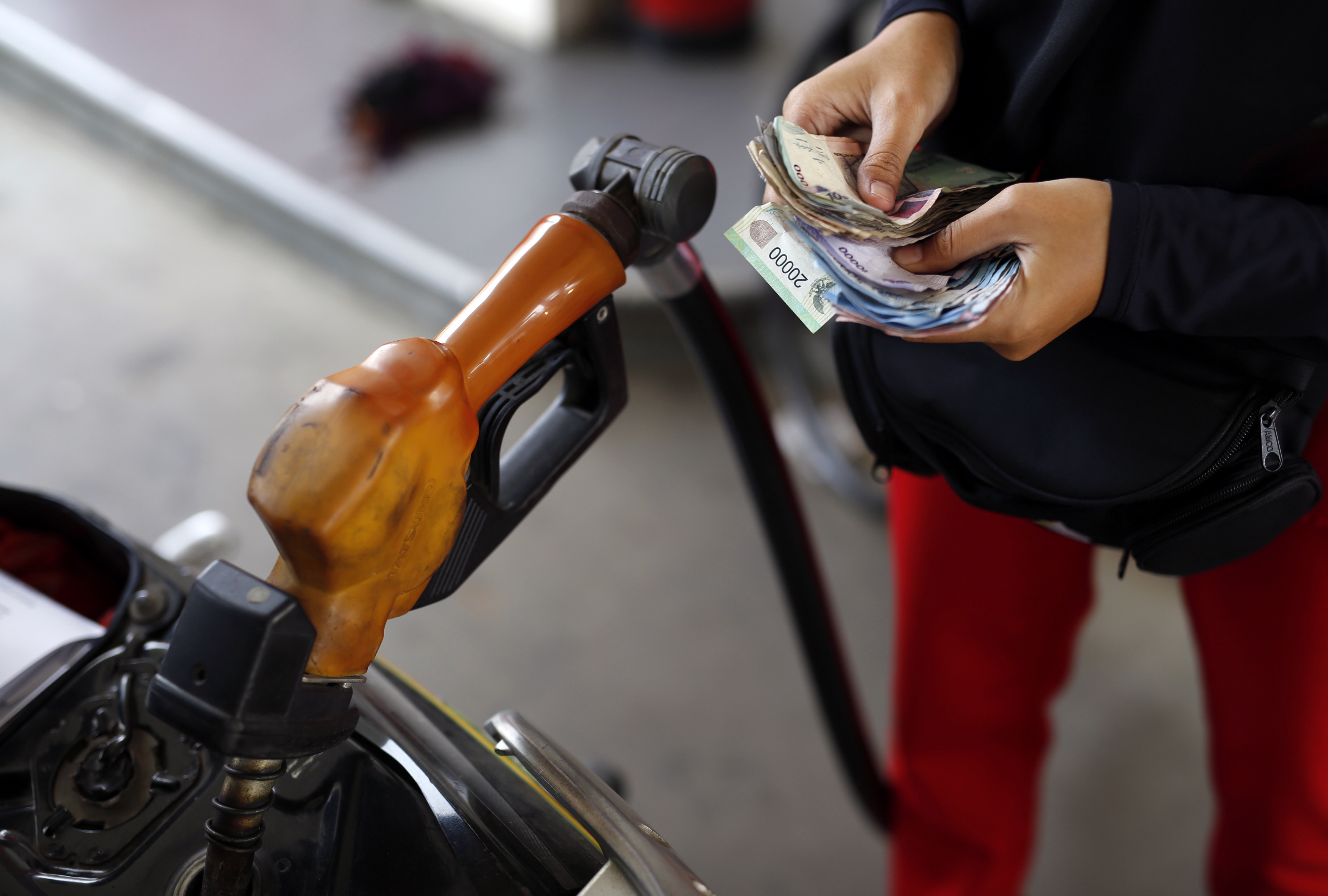 Price pressures from Indonesia fuel hike to subside in Nov