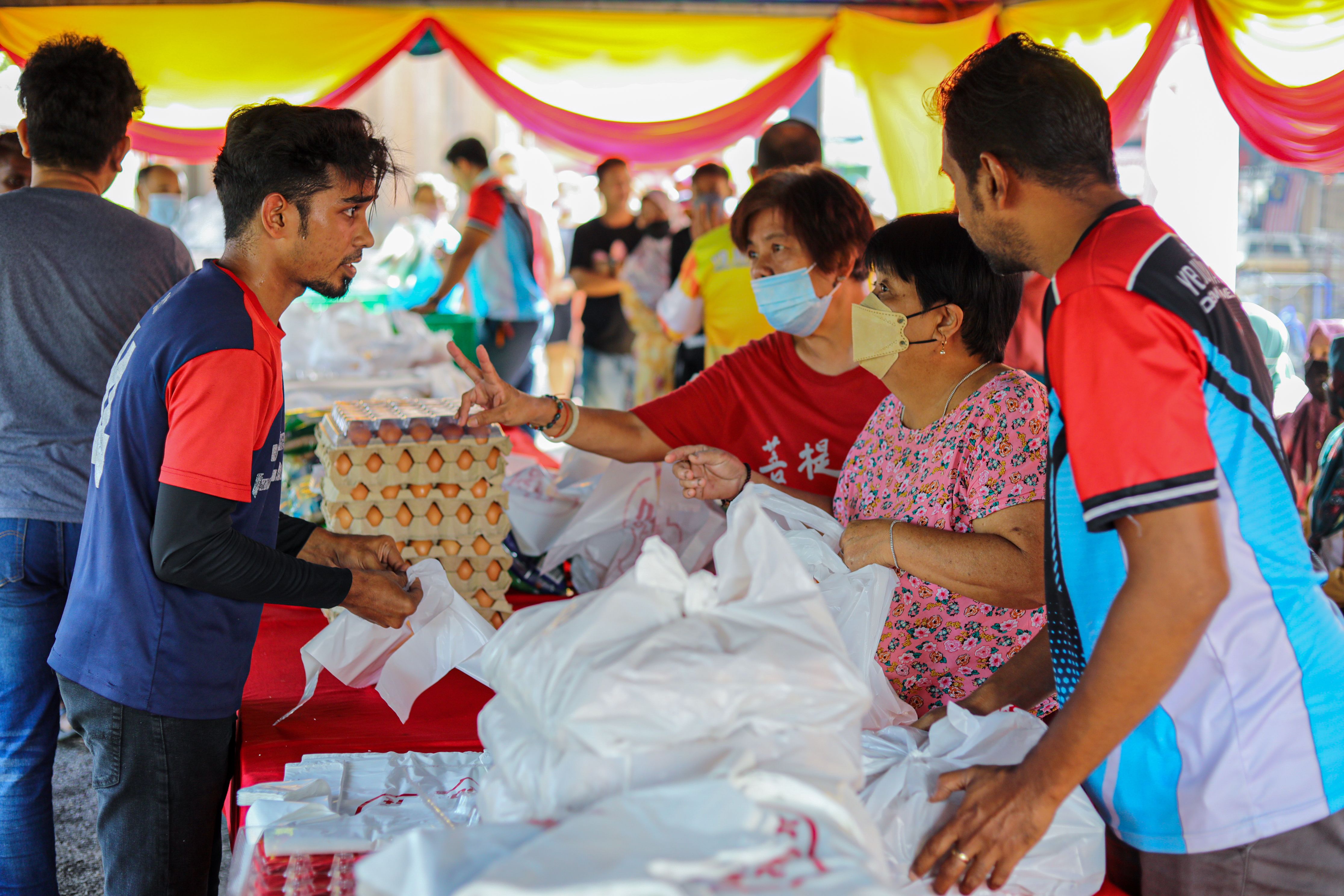 雪州人民市集食品大平卖 让民众精明消费.省钱有术