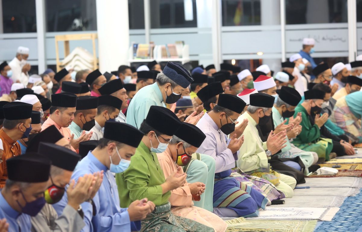 Selangor Sultan graces opening of Putra Heights Mosque, among largest in Petaling