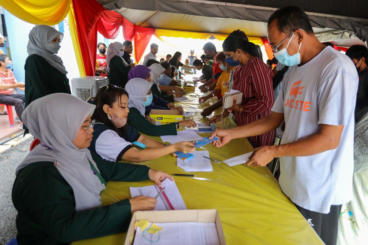 MBI agih bantuan tunai RM400,000 kepada ribuan mangsa banjir