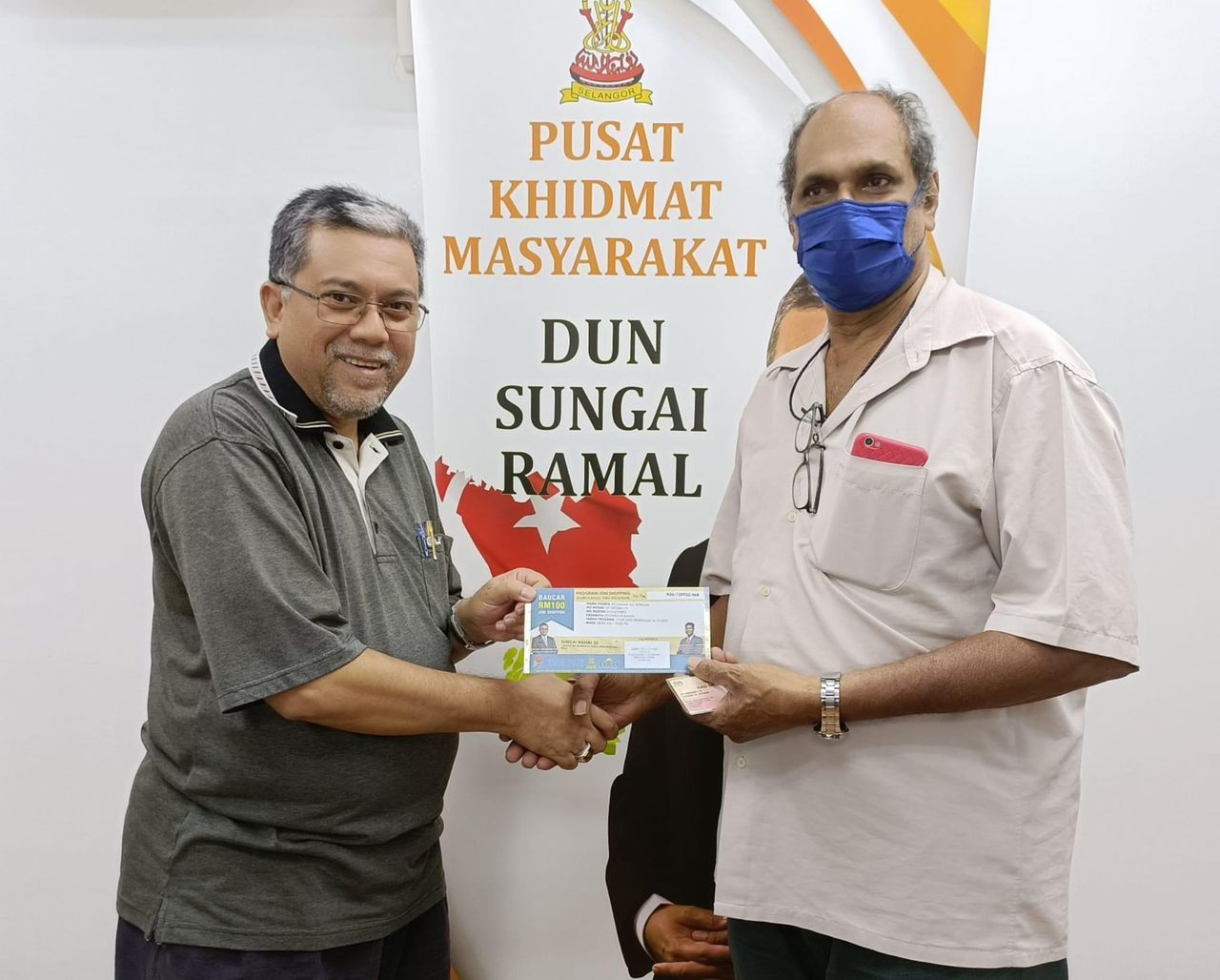 சுங்கை ரமாலில் 3,000க்கும் மேற்பட்ட மூத்த குடிமக்கள் RM100 பற்றுச் சீட்டுகளைப் பெற்றனர்.