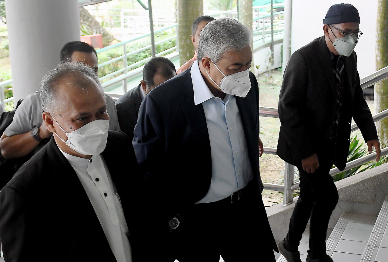 Pendakwaan: Zahid terima suapan untuk diri sendiri, tidak pernah bayar ke Umno