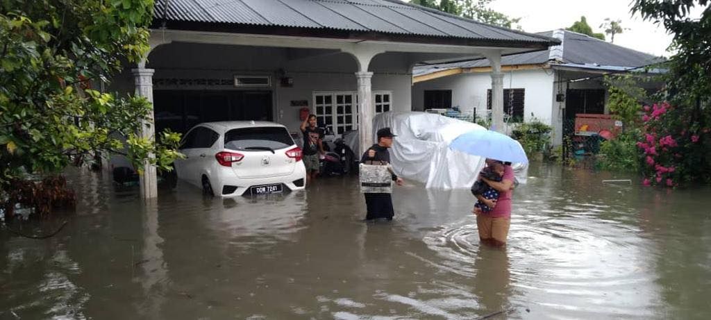 Air pasang besar, dua pusat pemindahan dibuka tempatkan mangsa bah