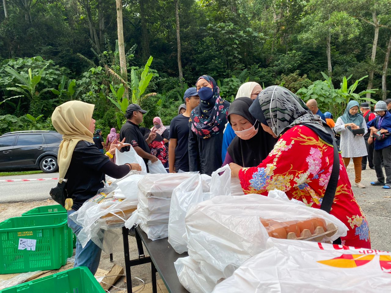 300 ayam terjual dalam sejam di jualan murah PKPS Kampung Kemensah