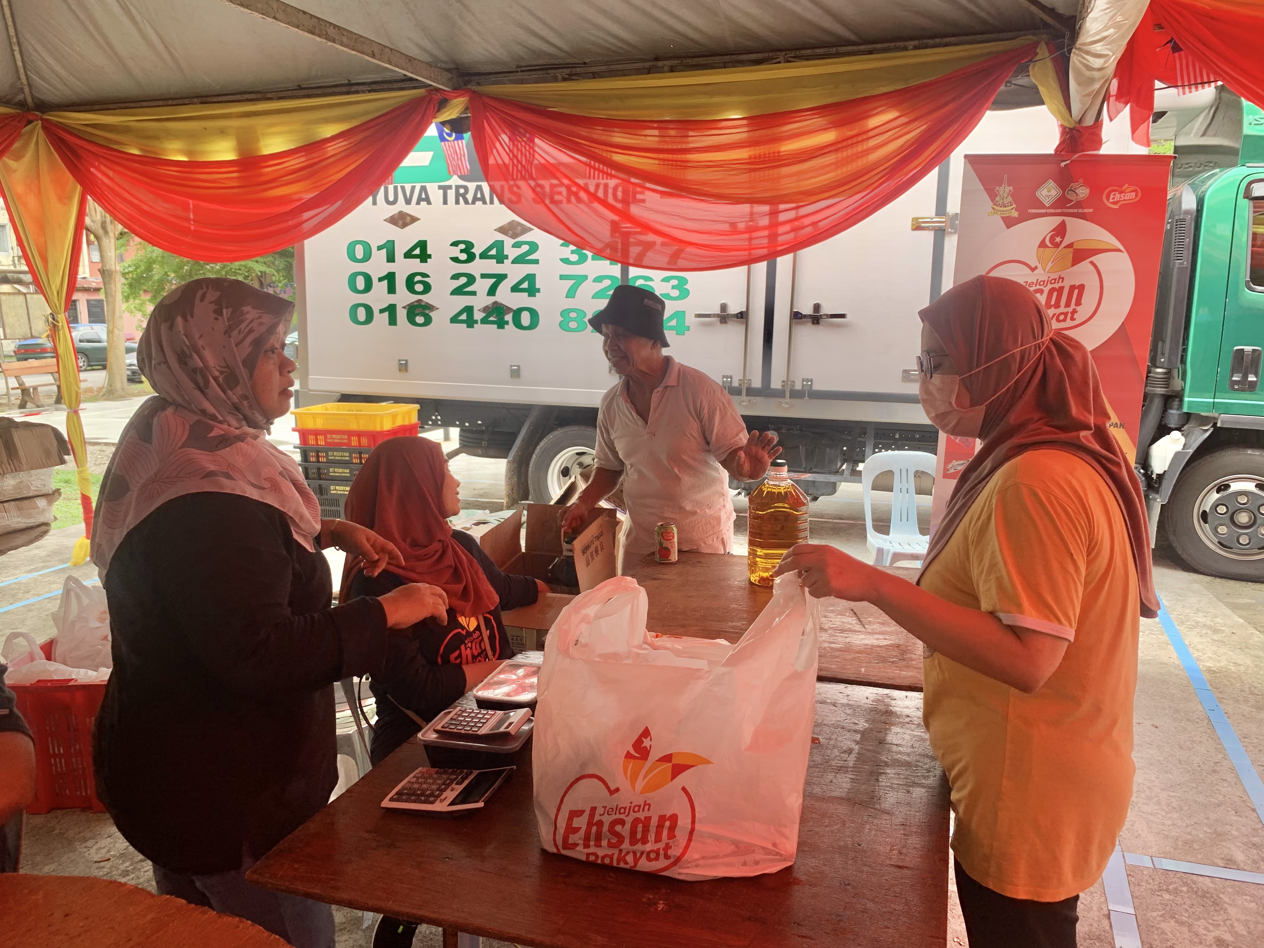 Penduduk tidak lepas peluang ke jualan murah, jimat belanja harian