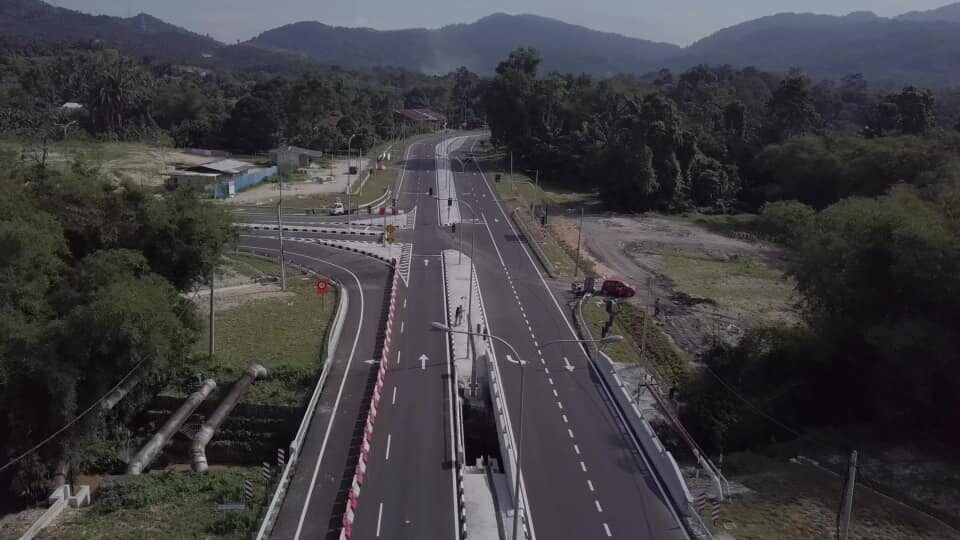 சட்டவிரோத விவசாய நடவடிக்கைகளால் கூட்டரசு சாலைகள் பாதிப்பு