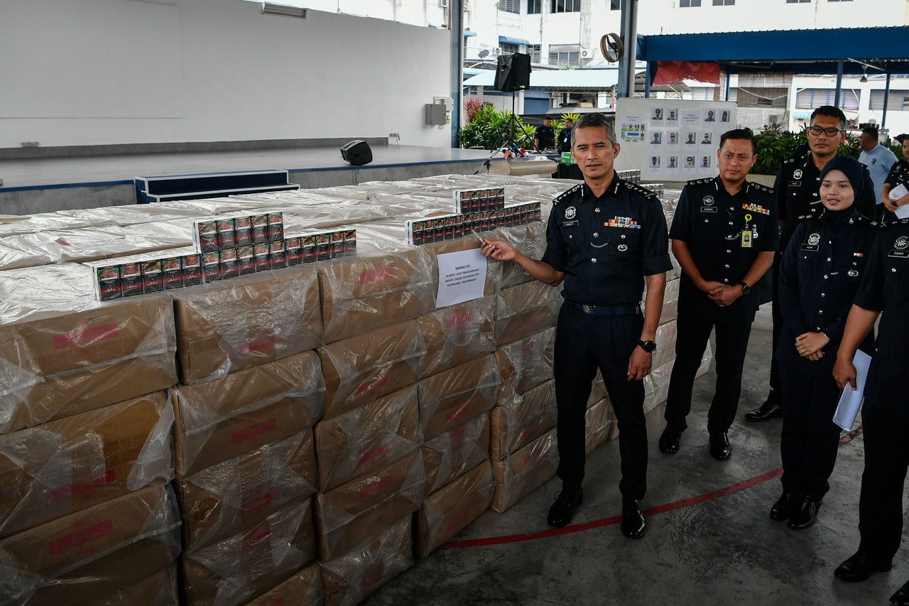 起获总值208万走私烟 警方逮捕4男子助查