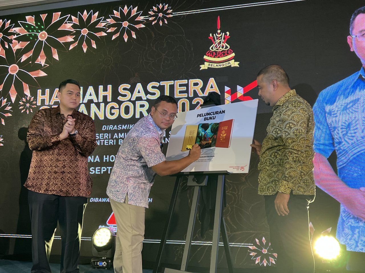 சிலாங்கூர் இலக்கிய பரிசு விழாவில், நான்கு புத்தகங்கள் வெளியிடப்பட்டன