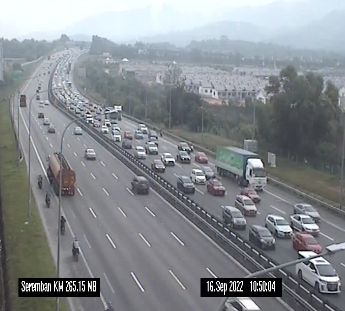 大马日公假提前回乡出游 大道车流上午缓慢行驶