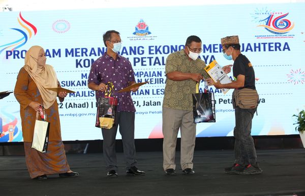 அடுத்த ஆண்டு கிராம வீடு, மலிவு விலை வீடுகளுக்கான மதிப்பீட்டு வரி மற்றும் வியாபார உரிம கட்டணம் தள்ளுபடிக்கு அரசு அங்கீகாரம் அளித்துள்ளது