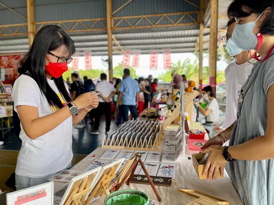 王诗棋：比卡市集让无拉港商民 有平台推销生意手工艺