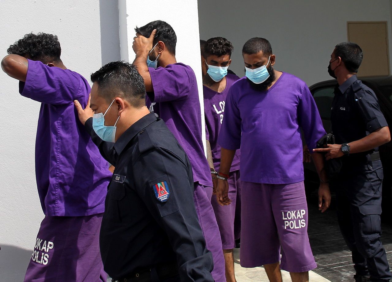 சகோதரர்கள் ஐவர் மீது போதைப் பொருள் கடத்தியதாக குற்றச்சாட்டு