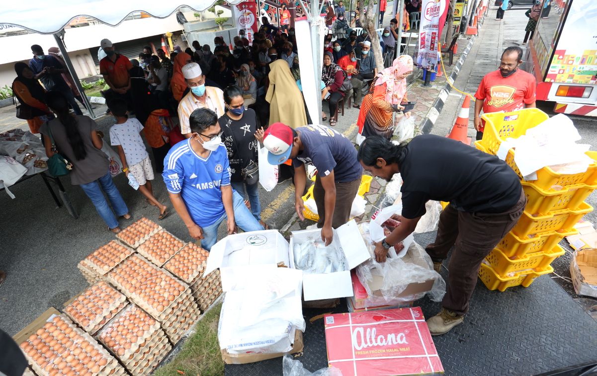 Jualan murah negeri, belanja RM30 dapat ayam, telur dan beras