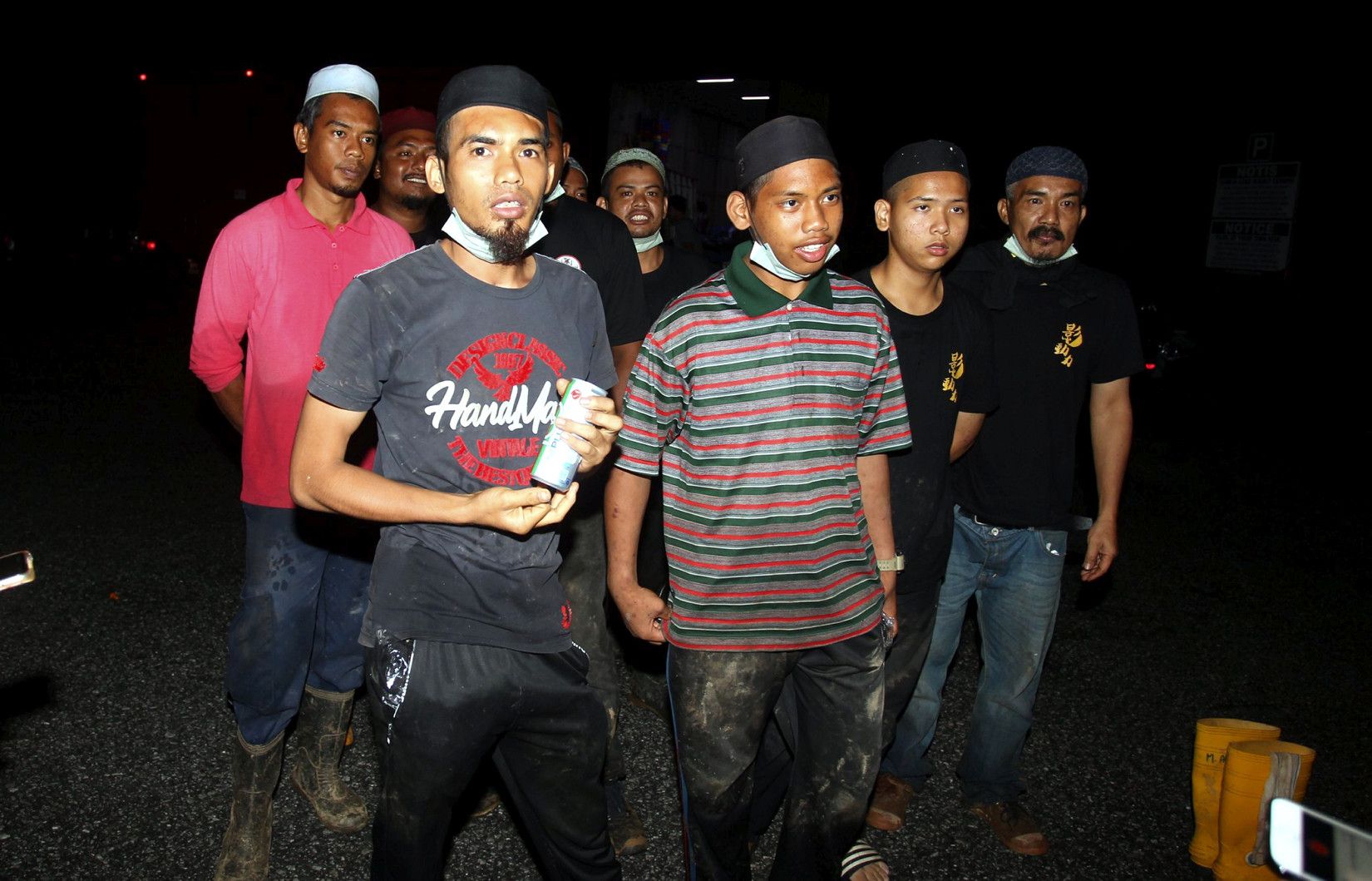 30 kru filem terperangkap di belakang gua berjaya dibawa keluar