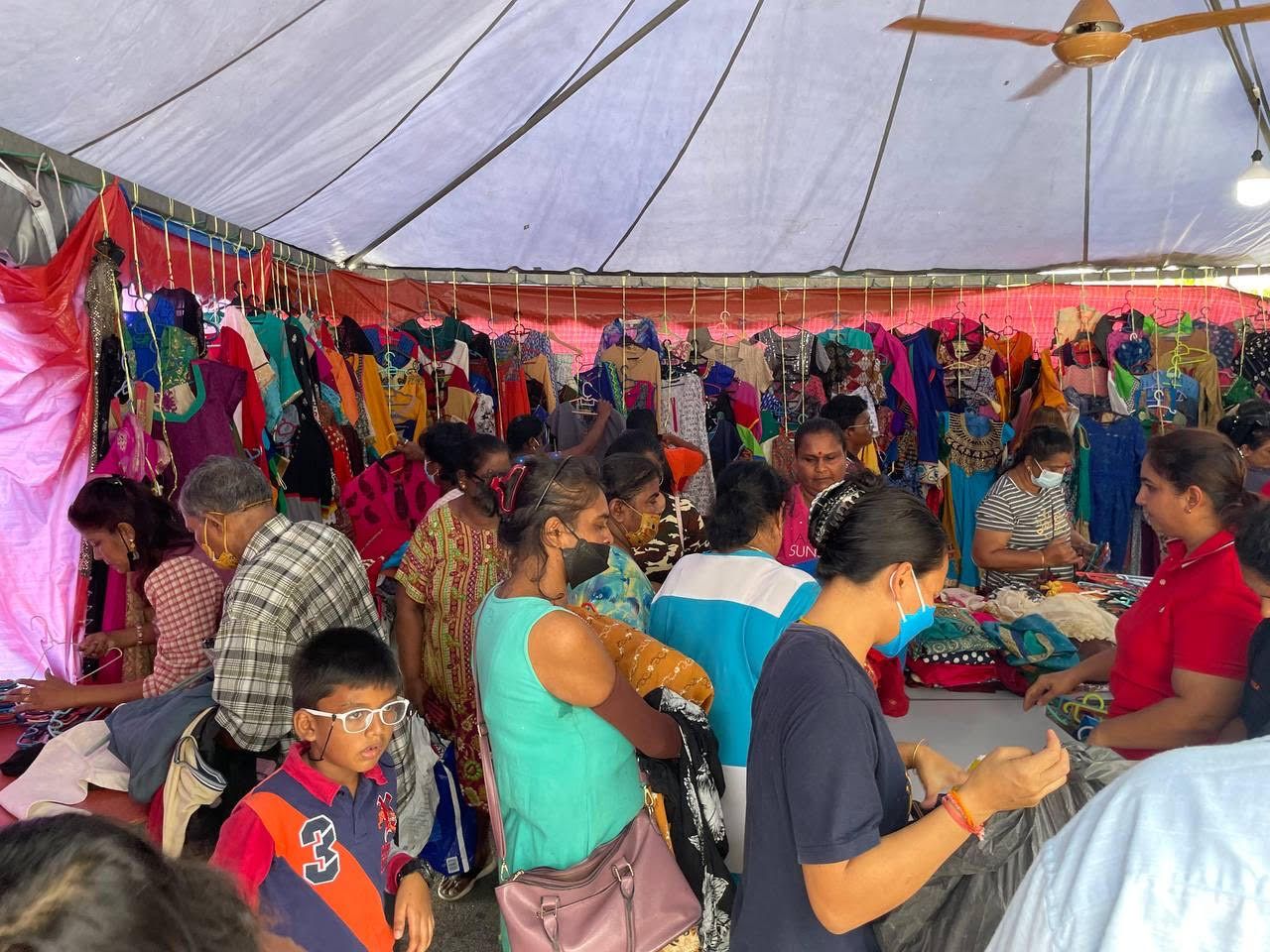 Lebih 2,000 serbu bazar pakaian percuma, inisiatif ringan beban penduduk