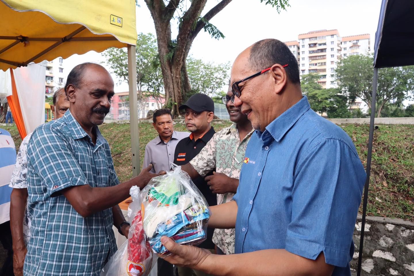 ADN Pandan Indah sumbang keperluan Deepavali kepada 500 penduduk