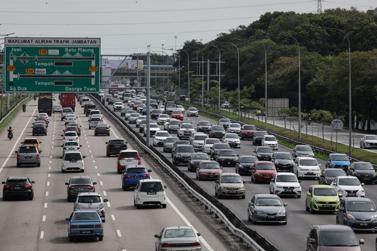 半岛多条主要大道 午后行驶状况缓慢
