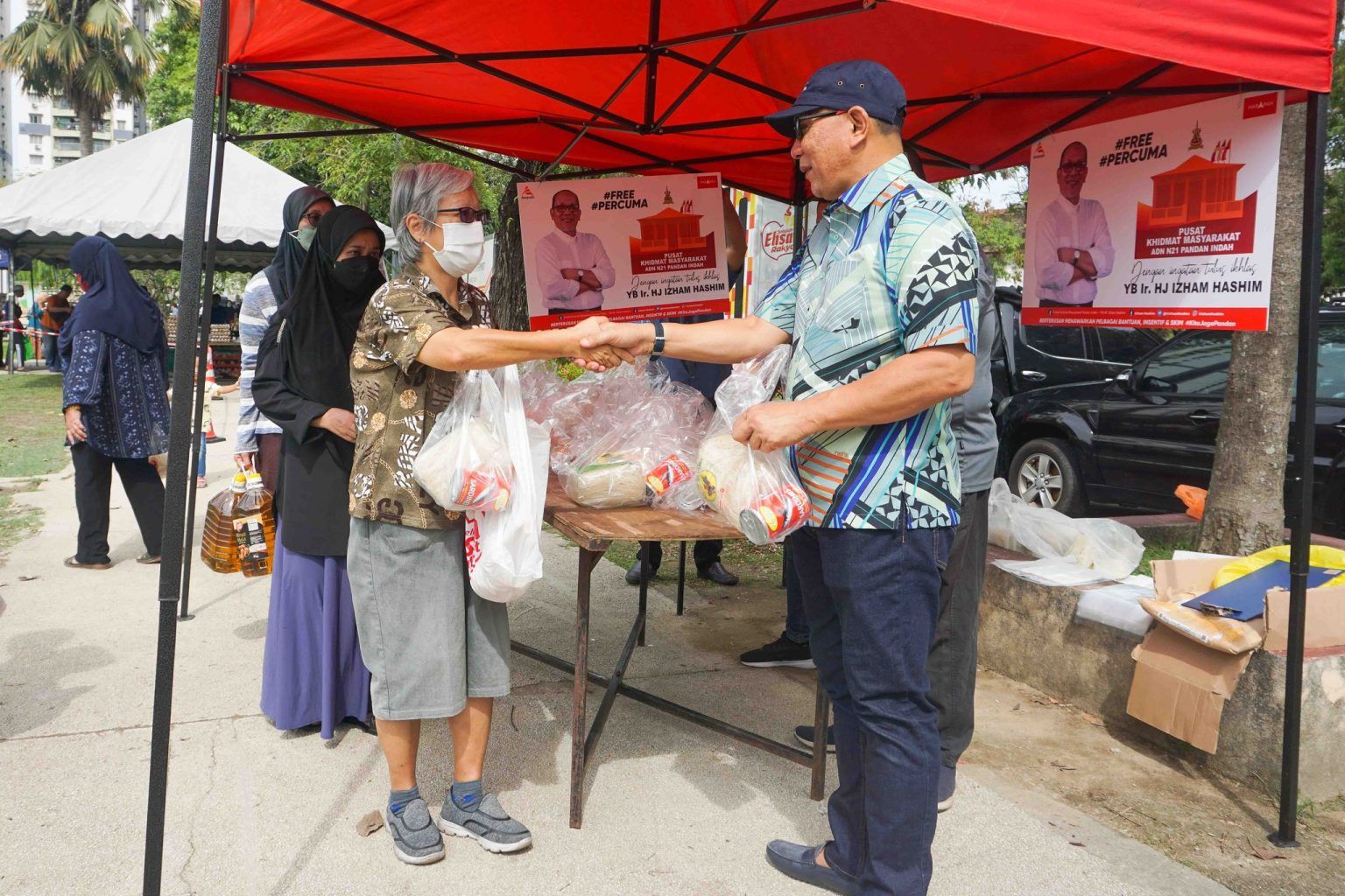 采购便宜食材.受惠SMUE购物券 华妇赞雪政府体恤民情