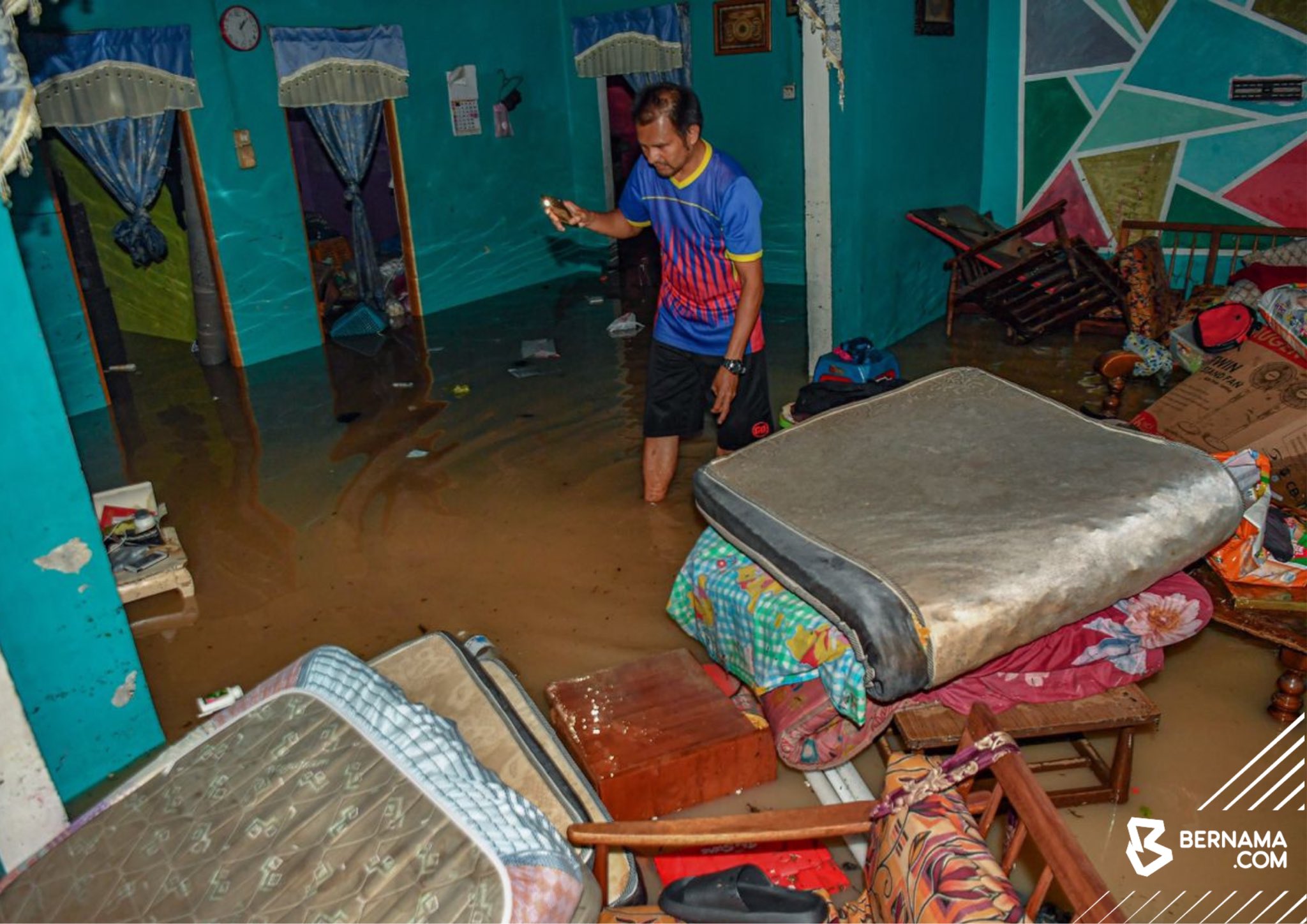 Perak flood victims increase, another relief centre opens
