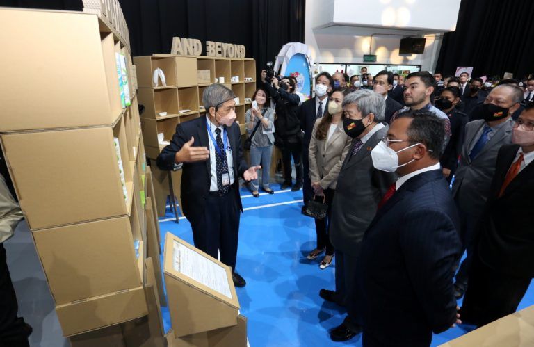 雪州苏丹为瓜冷高端制纸厂主持推介礼