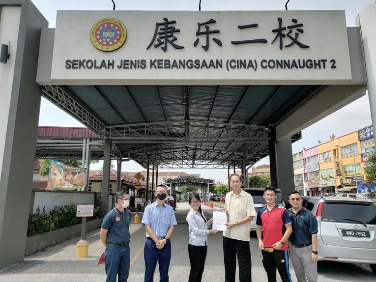 康乐二校周一获雪政府拨5万 今日再获王诗棋拨1万.提升礼堂荧幕