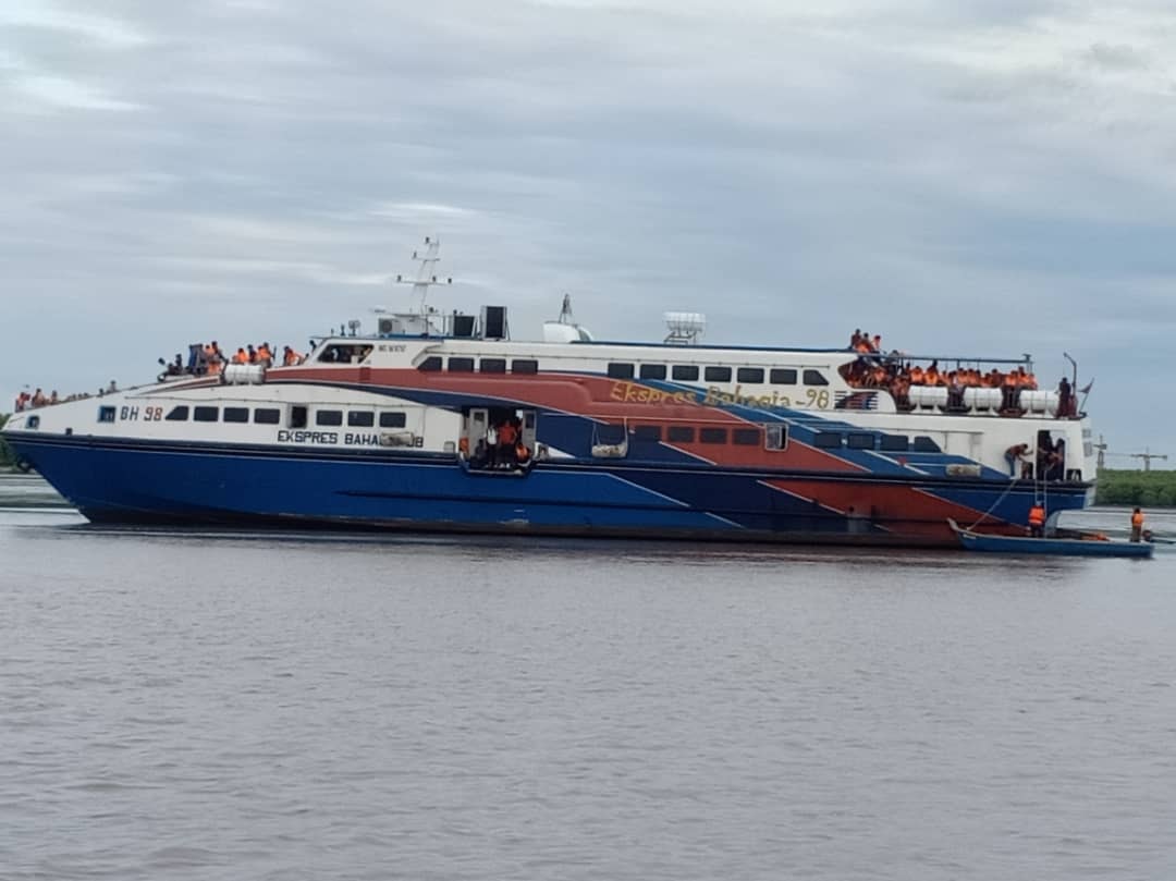 Feri bawa 500 penumpang terkandas berjaya ditunda ke jeti Kuala Kedah