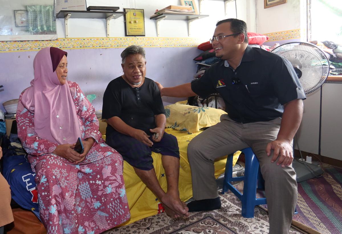 MB hulur bantuan, ringan beban warga emas berpenyakit