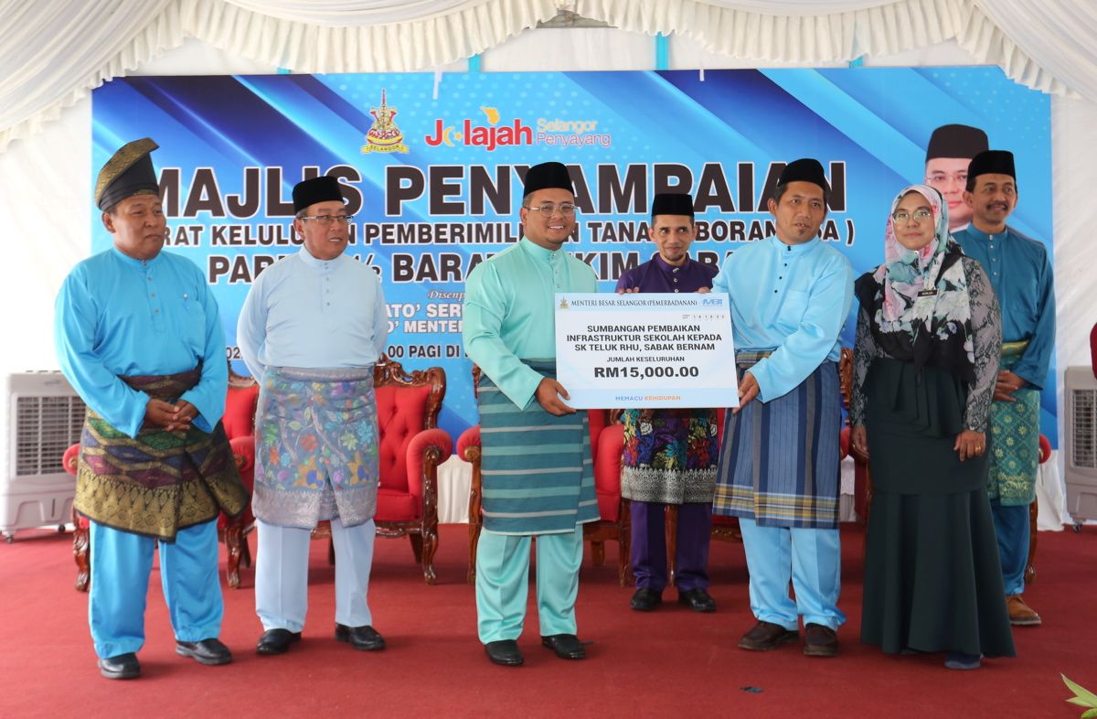 Dua sekolah, sebuah masjid di Sabak Bernam terima dana tingkat prasarana RM28,000