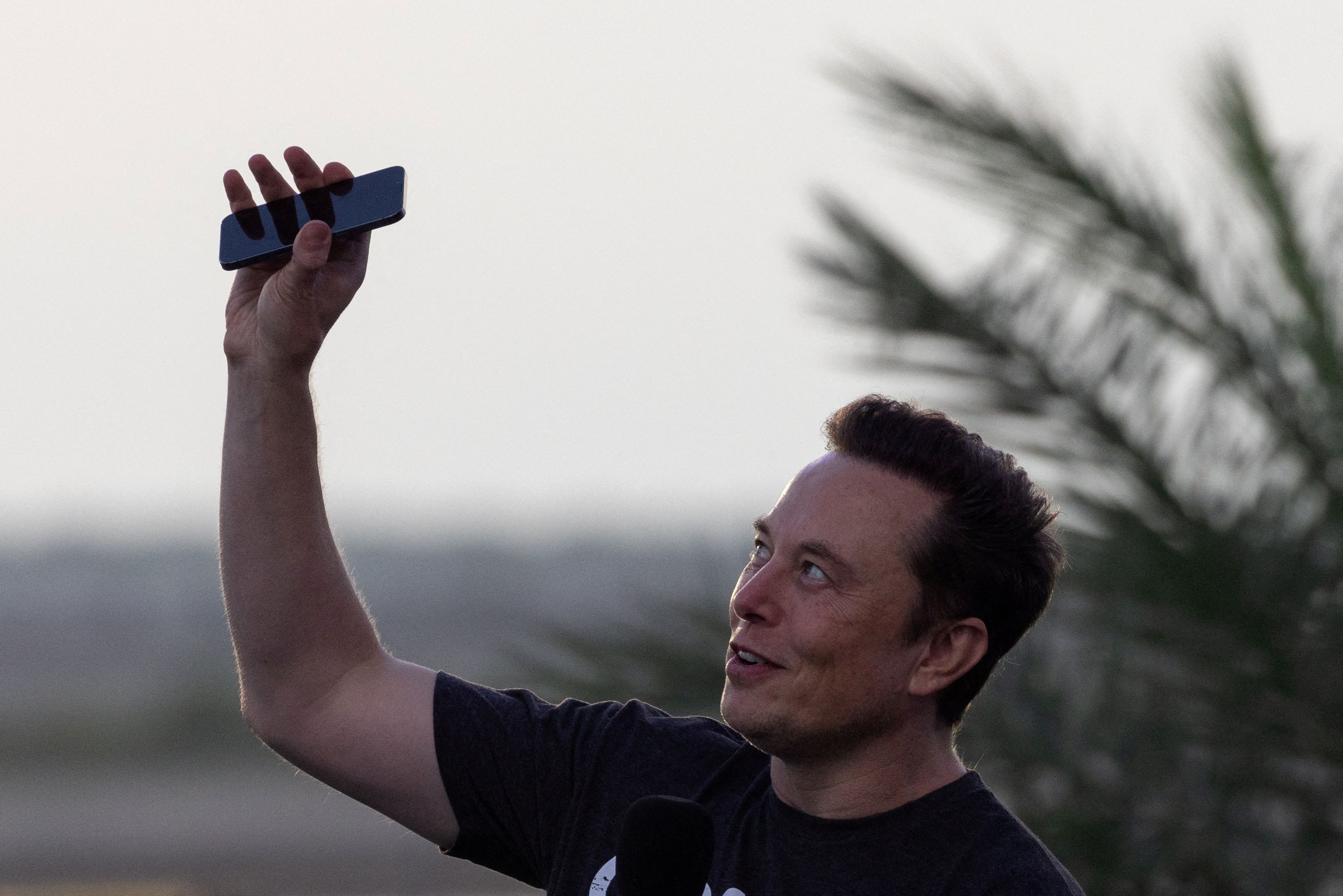 Musk reverses course, again: he's ready to buy Twitter, build 'X' app