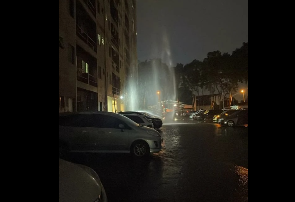 'Air terjun' tangki pecah rosakkan enam kenderaan di Sepang