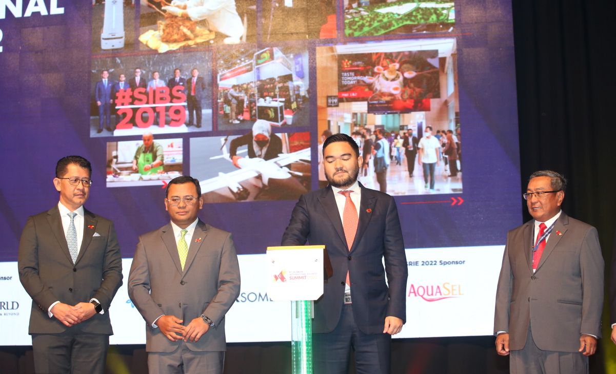 சிலாங்கூர் அனைத்துலக வர்த்தக உச்சநிலை மாநாட்டை தெங்கு அமீர் ஷா தொடக்கி வைத்தார்