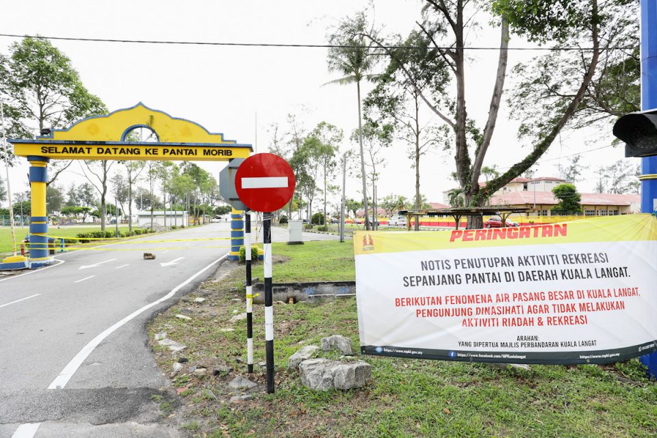 Beaches in Kuala Langat closed for two days due to high tide