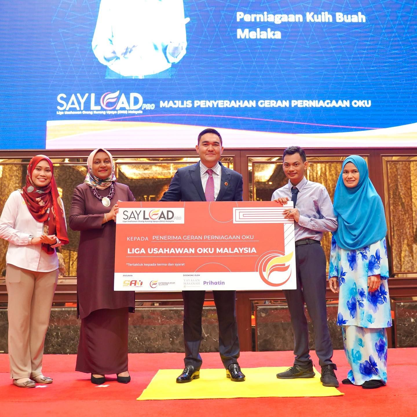 சிலாங்கூர் ராஜா மூடா 30 மாற்றுத்திறனாளி தொழில் முனைவோருக்கு வணிக மானியங்களை வழங்கினார்