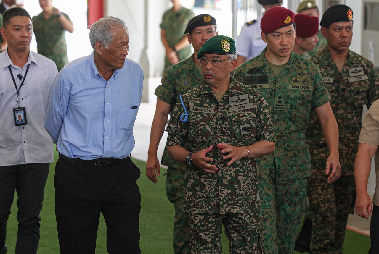 Agong visits Singapore's Pasir Ris Camp