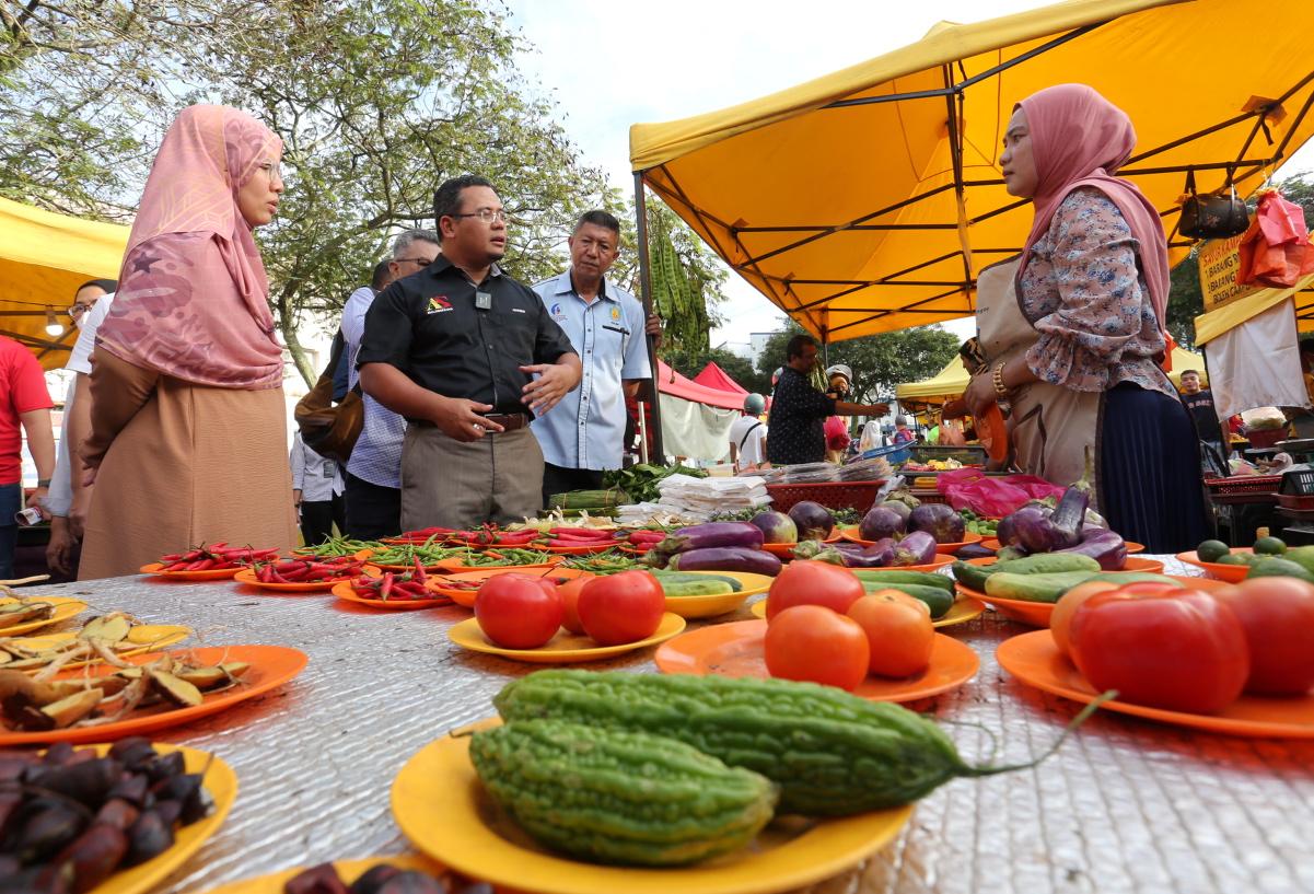 MB kunjungi pasar malam Keramat, luang masa bertemu orang ramai