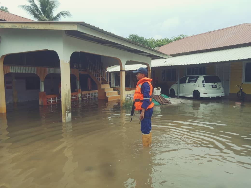 Enam kampung dalam lima mukim di Langkawi dilanda banjir kilat