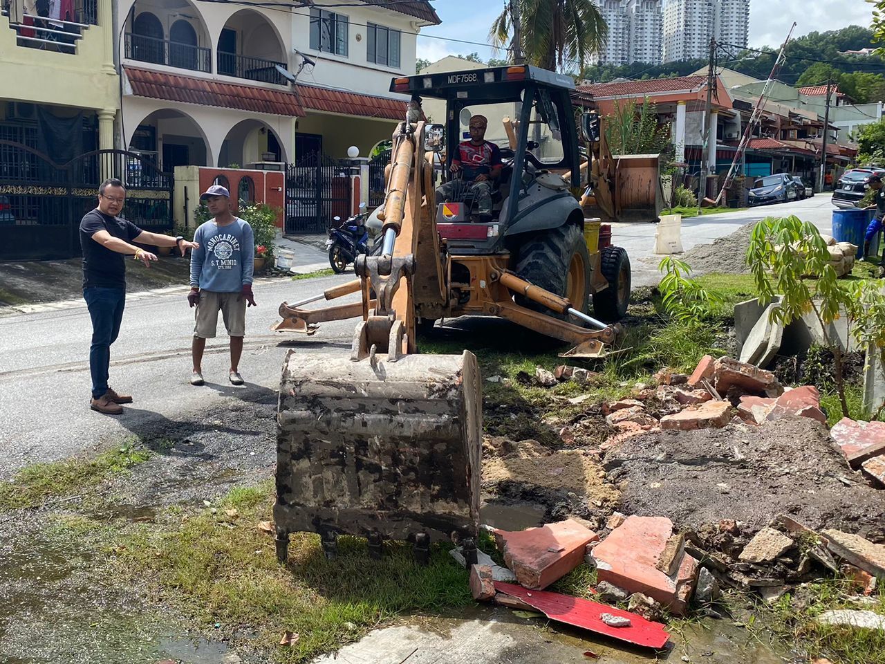 安邦市会拨近2万提升排水沟 解太子园居民沟水倒流问题