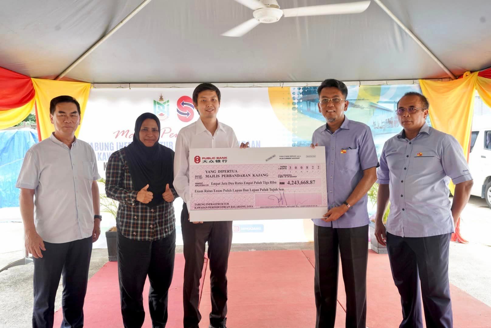 非法丢垃圾取缔行动 加影市会今年头充公9罗里