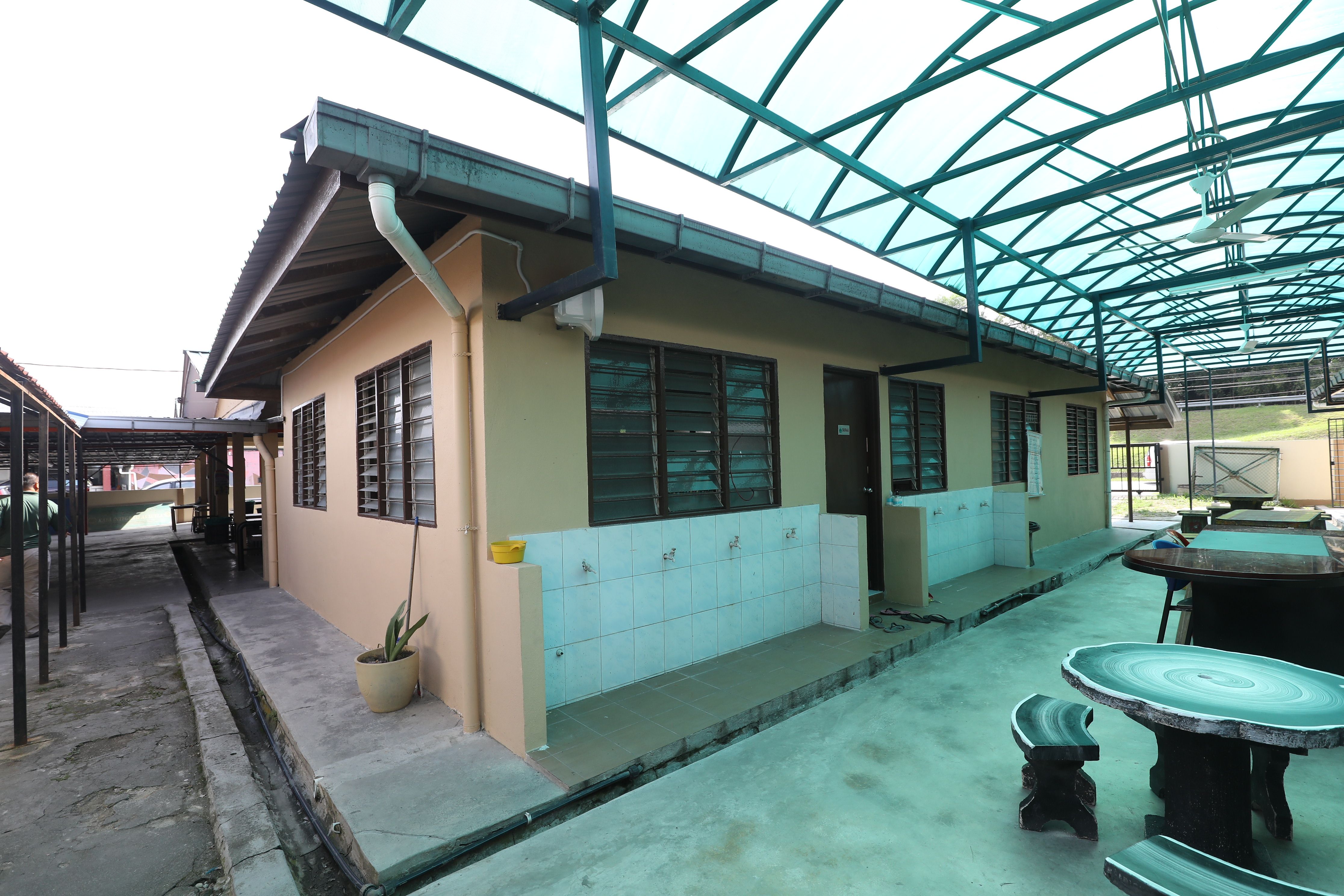 Ketua guru terharu negeri bantu pulih sekolah agama musnah dibadai bah